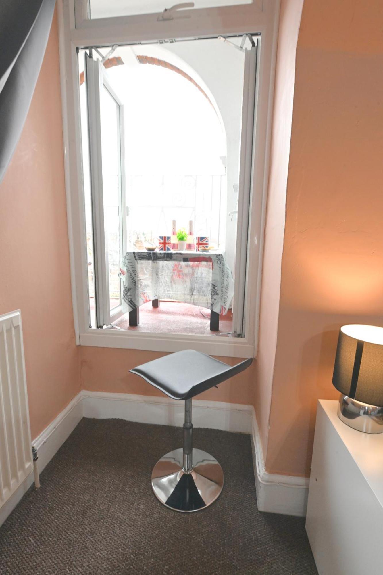 Stunning 3 Bedroom Serviced Flat In North Apartment London